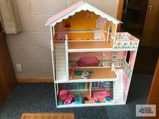 KIDS DOLL HOUSE