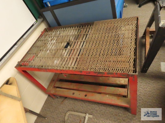 Heavy duty roll about welding table