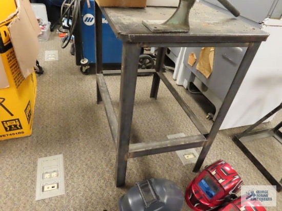 Heavy duty welding table