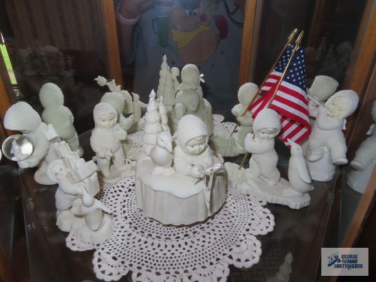 Snow Babies figurines and music box