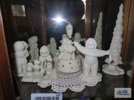Snow Babies figurines and music box