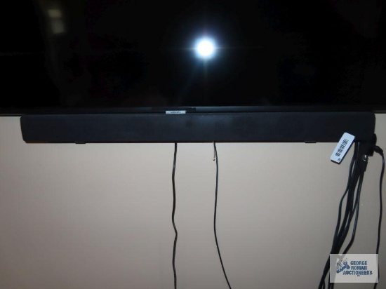 Insignia Soundbar with remote