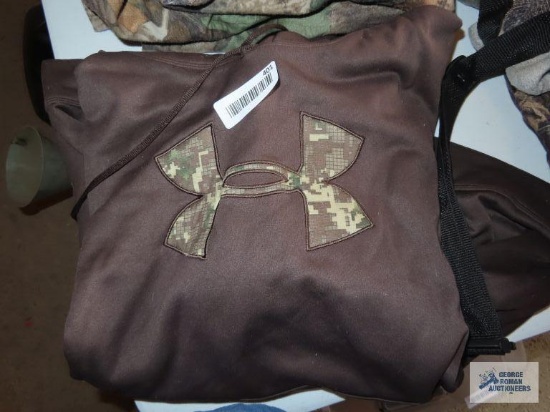 Under armor hoodie, size extra large