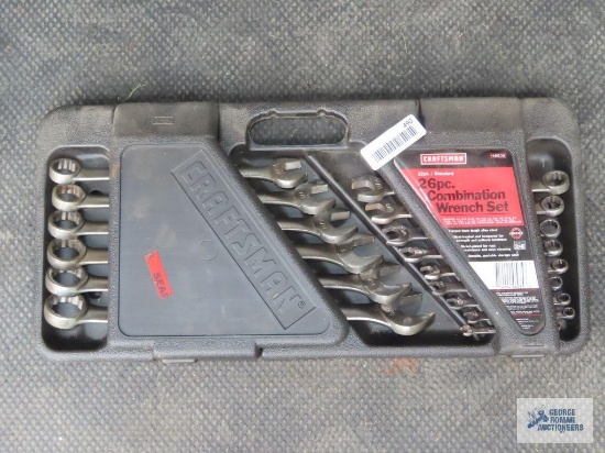 Craftsman 26 piece SAE wrench set with case