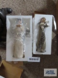 Willow Tree peace on earth and angel of Christmas spirit figurines with angel stand