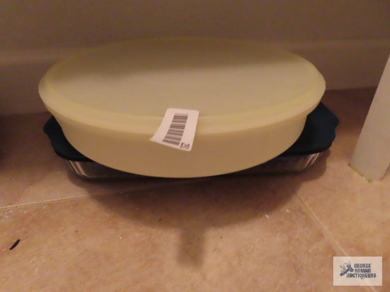 Pyrex baking dish with lid and tupperware container