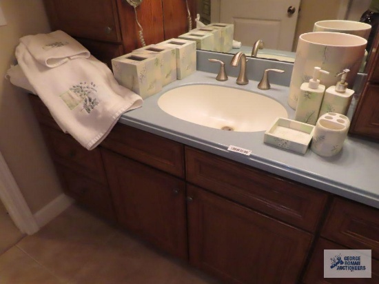 Decorative bathroom items and canvas wall hangings
