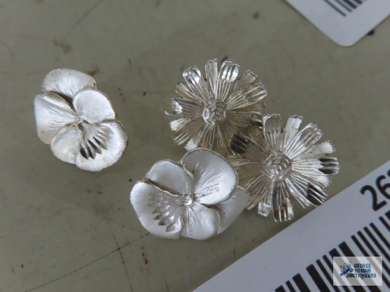 2 pairs of silver colored floral earrings, marked 925.
