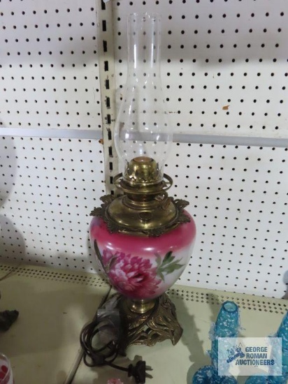 Success Gone with the Wind lamp. Shade is missing.
