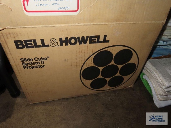Bell & Howell slide cube system II projector with box
