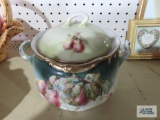 Covered serving tureen