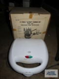 Astro fondue set and sandwich press