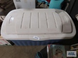 Rubbermaid tote with lid. lid is cracked