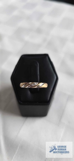 Two toned band with one single clear gemstone, marked 10K, 1.23 G, size 7