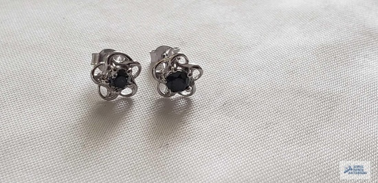Silver colored earring with gemstone, marked 925