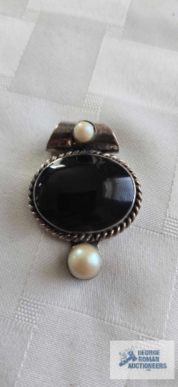 Silver colored pendant with black and pearl like stones, marked Ati, Mexico, 15.5 G.