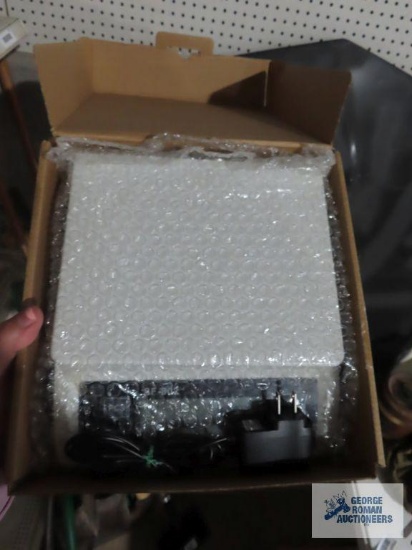 Model SF-802 digital scale with plug and box