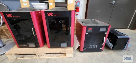 Two XYZ Printing Part Pro 300XT 3D printers and one Heart Pro 200 XTCS color 3DAIO 3D printer with