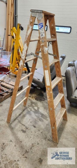 6' Wooden step ladder