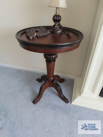 Cherry finish pedestal accent table