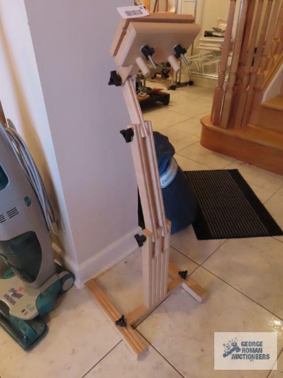 Universal craft stand.