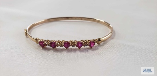 10K Yellow Gold Bangle Bracelet.