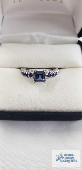 10K White Gold Fashion Ring.