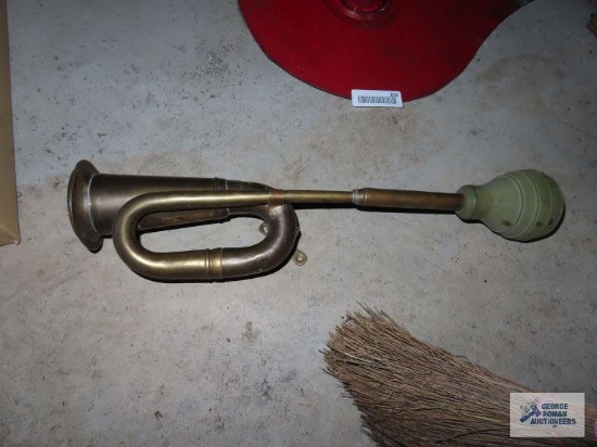 Antique automotive horn