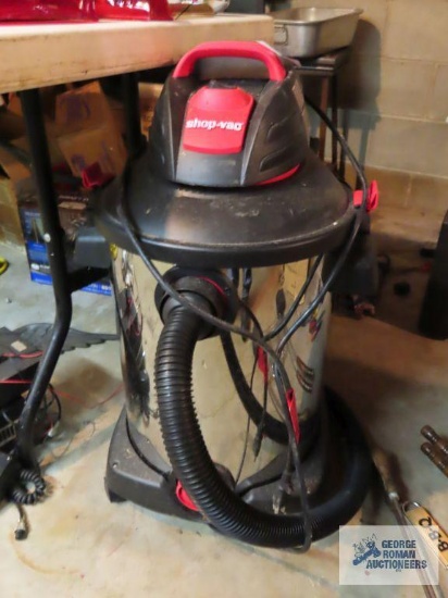 Shop vac with stainless steel bottom
