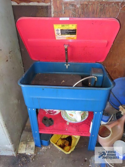 Chicago Electric 20 gallon parts washer. Buyer must take solvent!