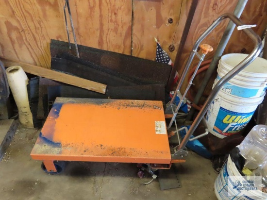 General Hydraulics table cart. 1100 lb capacity. This cart goes up and down.