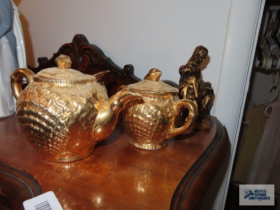 Maryland China Company creamer, sugar, and teapot set
