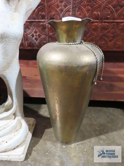 Brass vase, approximately 3-1/2' tall