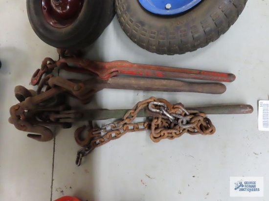 Three chain binders and chain with one hook