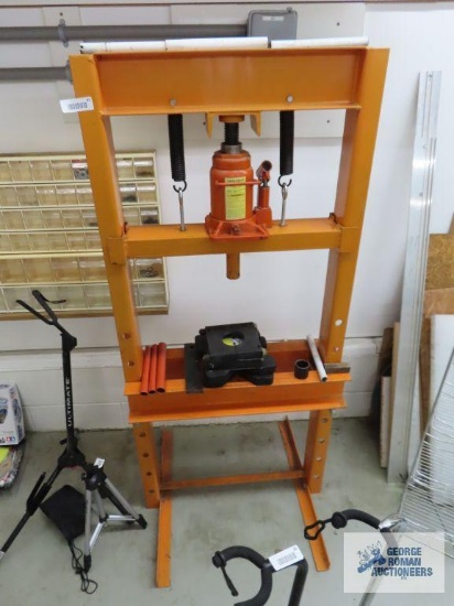 Central Pneumatic 20 ton H-press with accessories