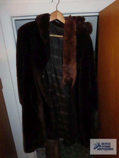 Fox collar and fur jacket. No size.
