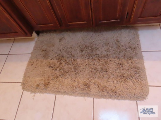 Bathroom throw rugs