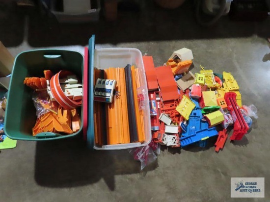 Hot Wheels big belter, and other houses, garages, and pieces