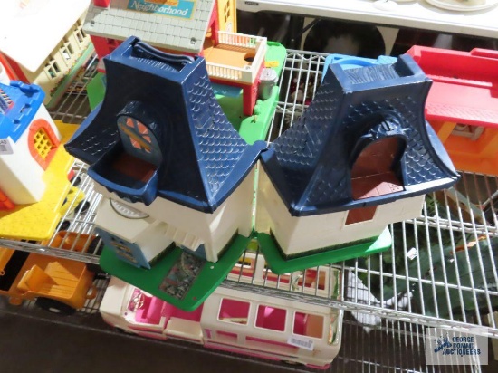 1976 Hasbro Weebles Haunted House play set