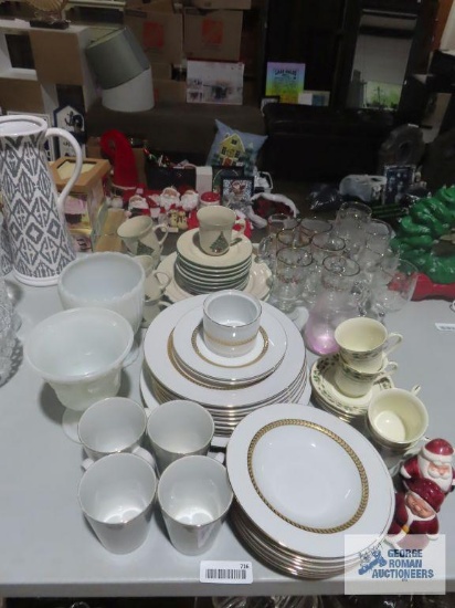 Retroneu imperial gold dinner ware not complete. Holiday traditions cups and saucers. Christmas