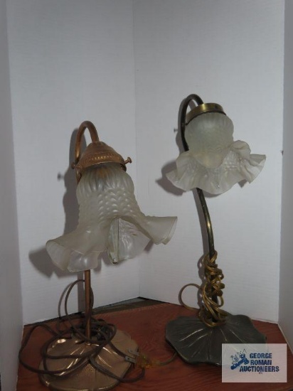 Two light weight lily pad base goose neck table lamps, 15" and 17".
