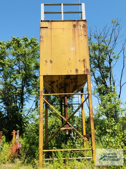 36 ton capacity sandblasting storage silo. Was used with black beauty. Base is 9'x12'. Top railing