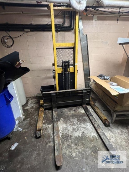 Big Joe lift. model number 2024-86. Plugs into the wall. we had the unit going up and down. we also