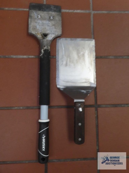 Flat grill scraper and spatula