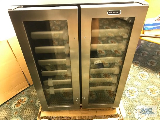 Whynter 40 Bottle Built-In Wine Refrigerator. Model: Bwr-401ds
