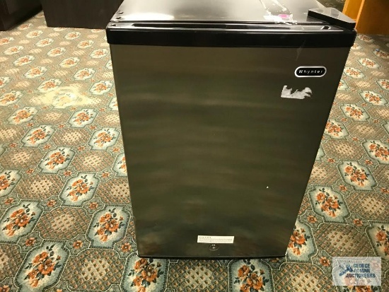WHYNTER 2.1 CU.FT. UPRIGHT FREEZER. MODEL: CUF-210SSa