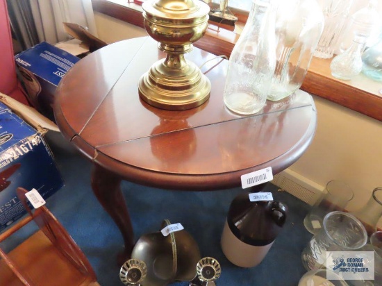 Wood triangle shape drop leaf accent table