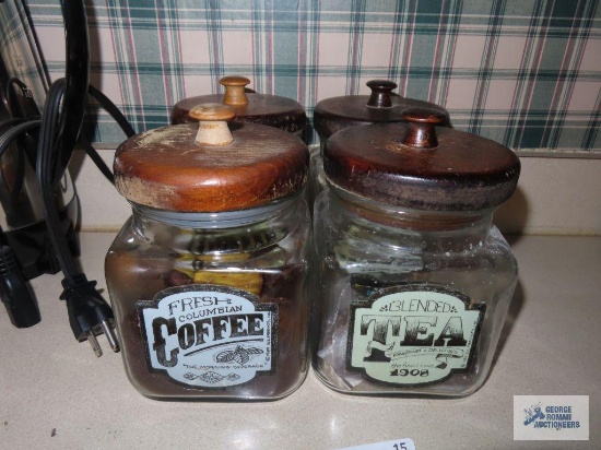 Canister set with wooden lids