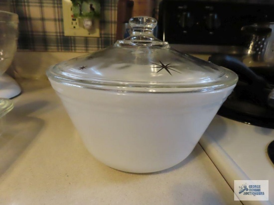Fire King mixing bowl with lid