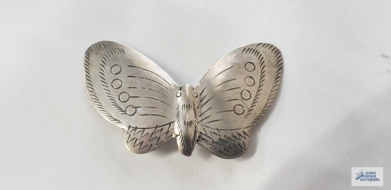 Silver colored butterfly brooch, 5.0 G